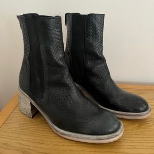 Free People Essential Chelsea Boot Size 7 Black